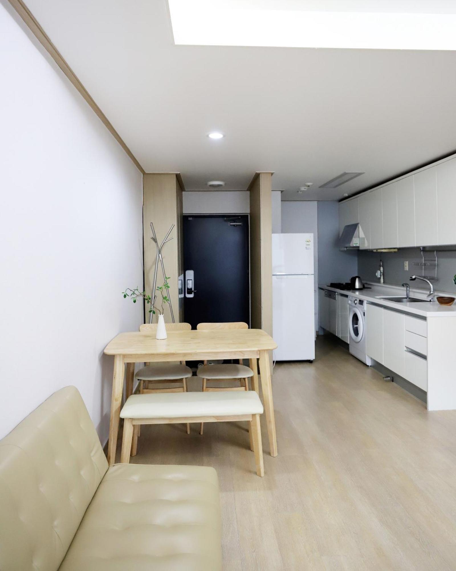 Yoksam 40m 2 Bedrooms 1 Private Bathrooms Apartment Seoul