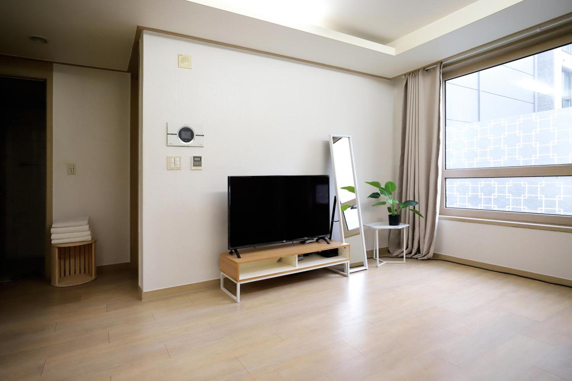Yoksam 40m 2 Bedrooms 1 Private Bathrooms