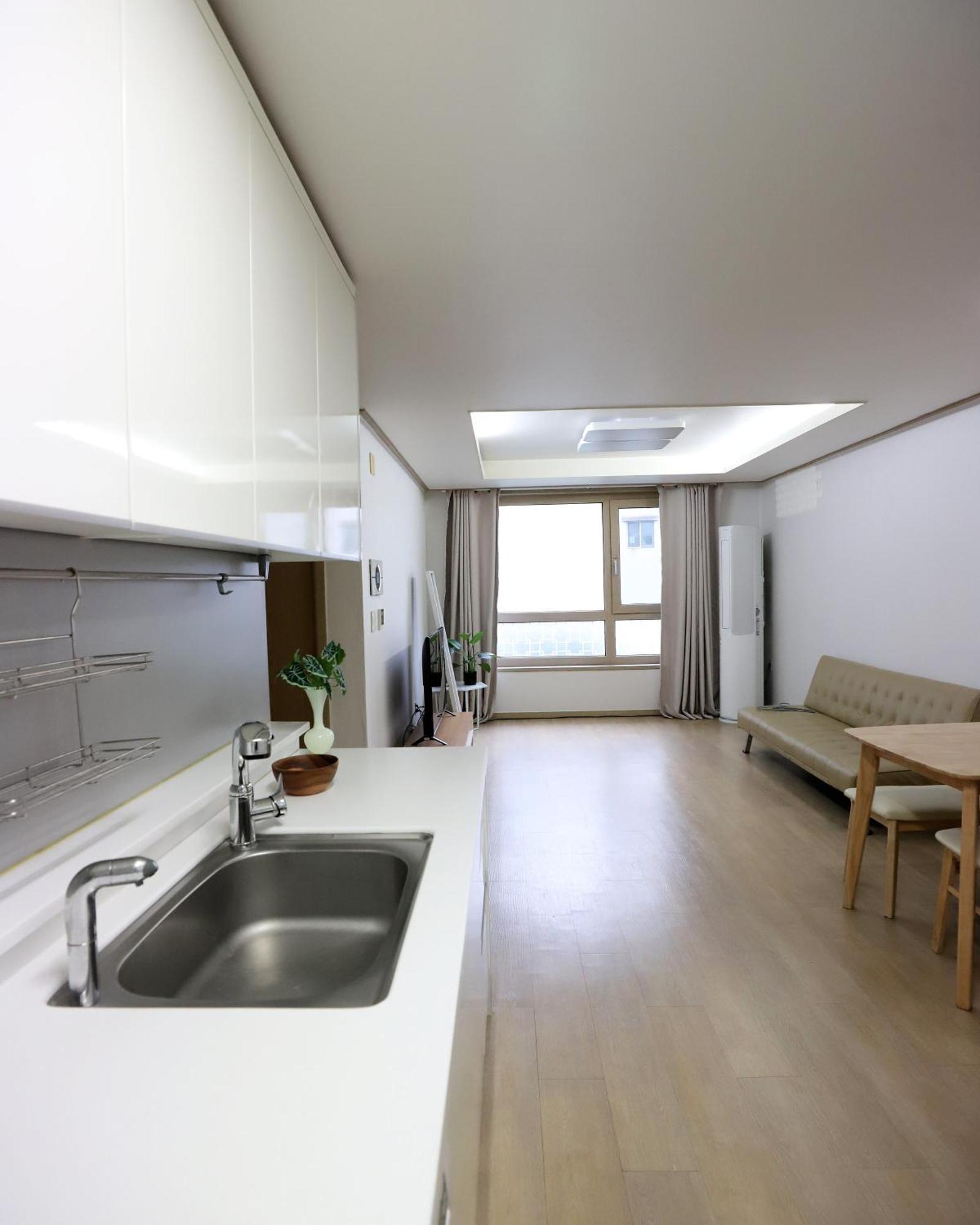 Apartment Yoksam 40m 2 Bedrooms 1 Private Bathrooms Seoul